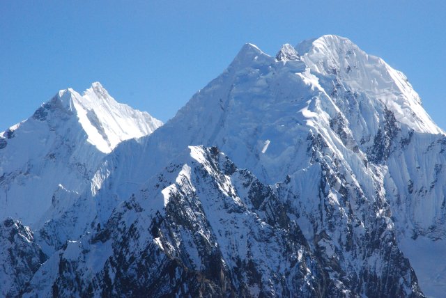 J7: Jurau, Sarapo, Siula Grande (Touching the void)