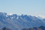 J9: La cordilière blanche au loin (à gauche, le Huascaran)